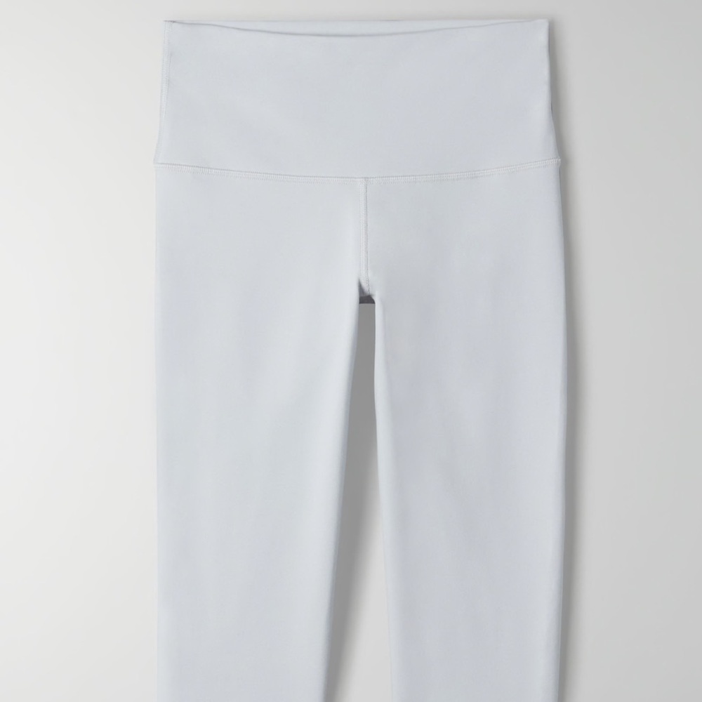 Aritzia TnAction TnaBUTTER™ Atmosphere Hi-Rise Cropped Legging